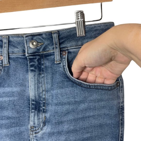 WE THE FREE | Free People High Rise Stretch Fit Raw Hem Jegging | Size 30 - Picture 4 of 13